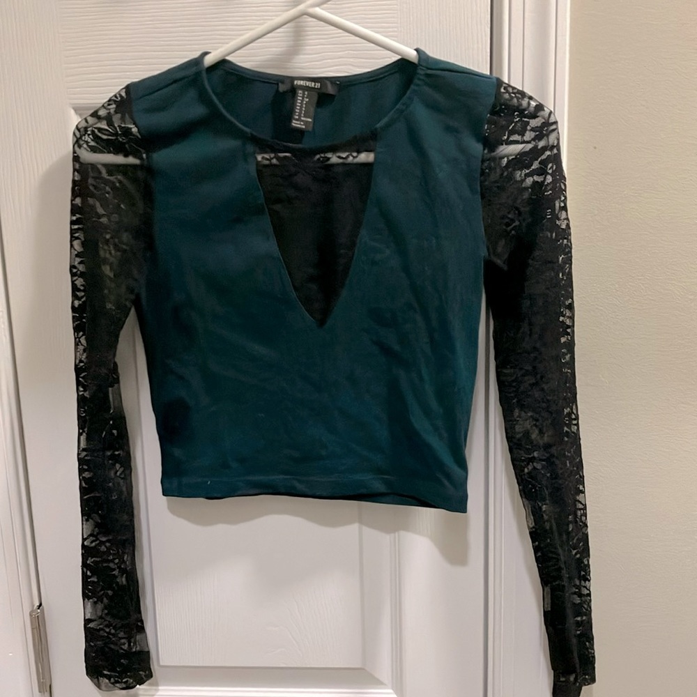 FOREVER 21 LACEY crop top